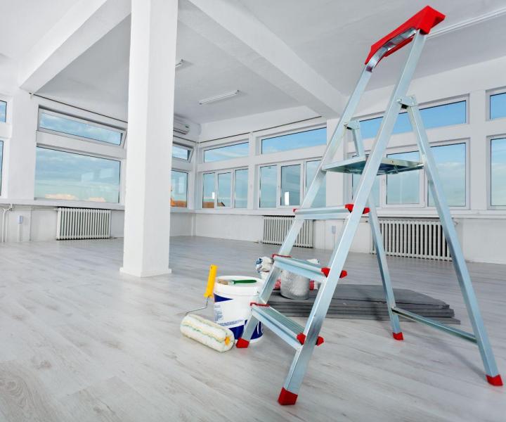 Peinture intérieure sur des bâtiments résidentiels et commerciaux